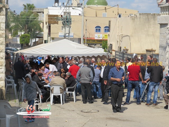 كفرقاسم : ابناء المرحوم الحاج محمد محمود عيسى  ابو لطفي  يُعدون وليمة غداء عن روح والدتهم المرحومة عزيزة عبد الرحمن عيسى  ام لطفي   رحمها الله 